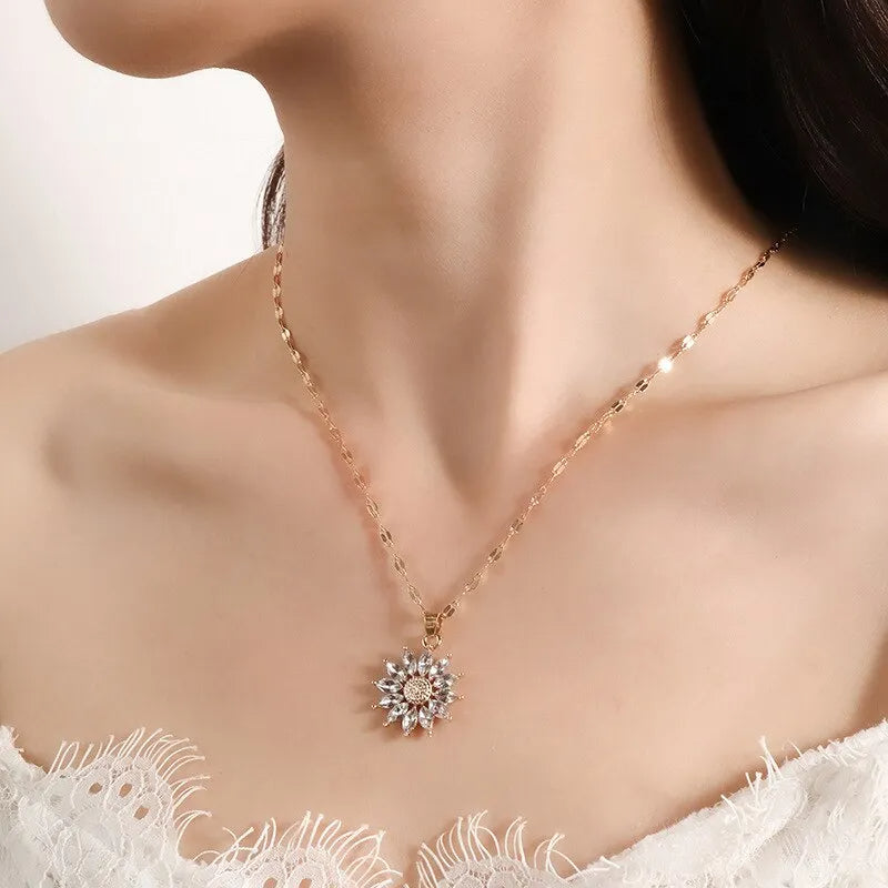 Luxury Style Flower Pendant Inlaid Zirconia Necklace